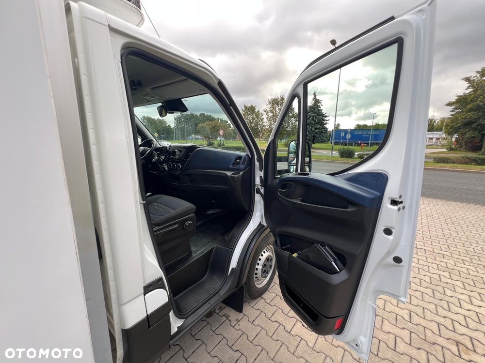 Iveco DAILY 35-140 HI-MATIC KONTENER MROŹNIA WINDA DHOLLANDIA 74.000 KM - 36
