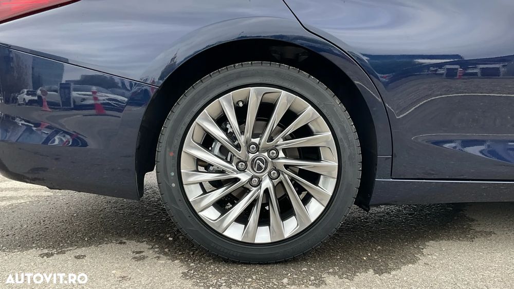 Lexus Seria ES 300h 2.5 TNGA HV 25H- 4X2 CVT Luxury - 23