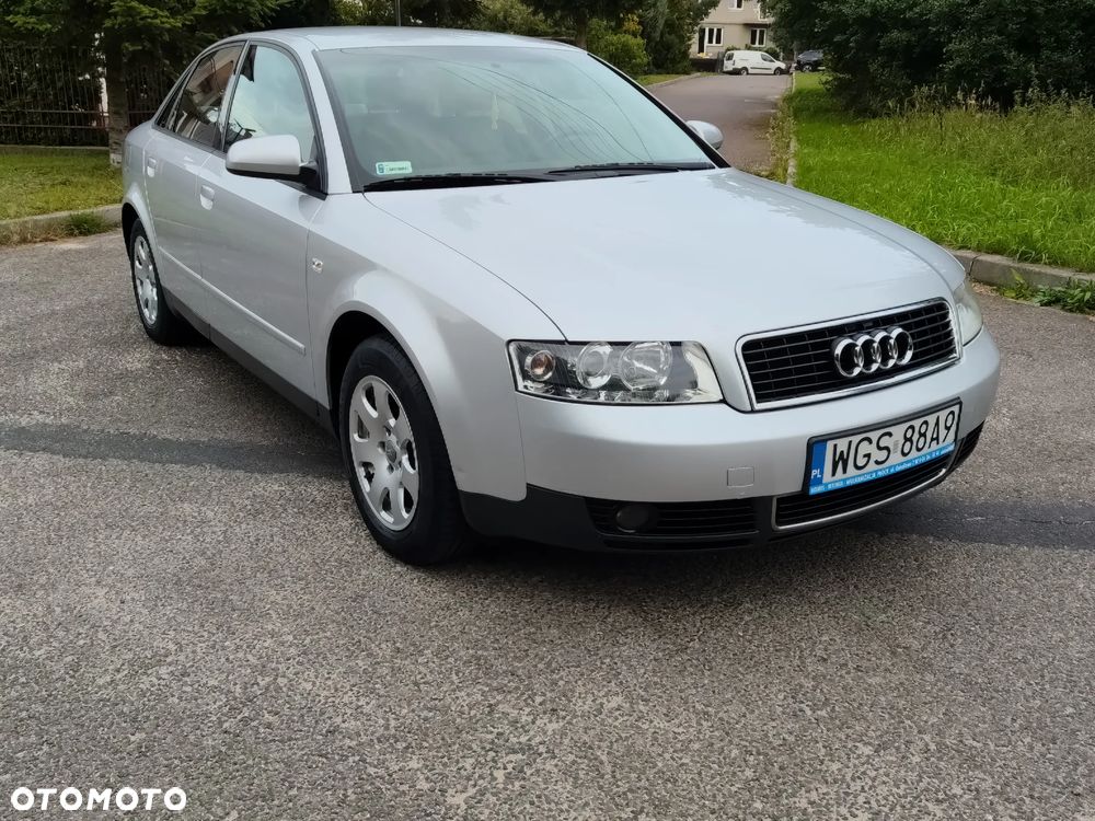Audi A4 Limousine - 1