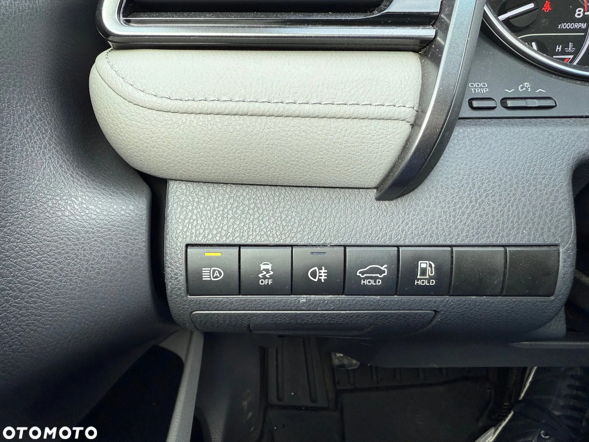 Toyota Camry - 13