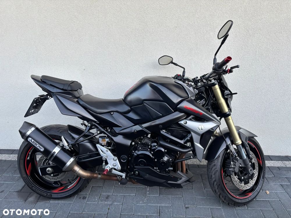 Suzuki GSR - 7