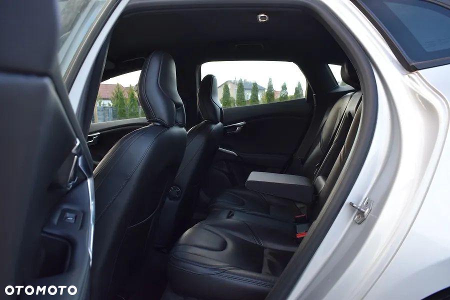 Volvo V40 D3 Momentum - 8