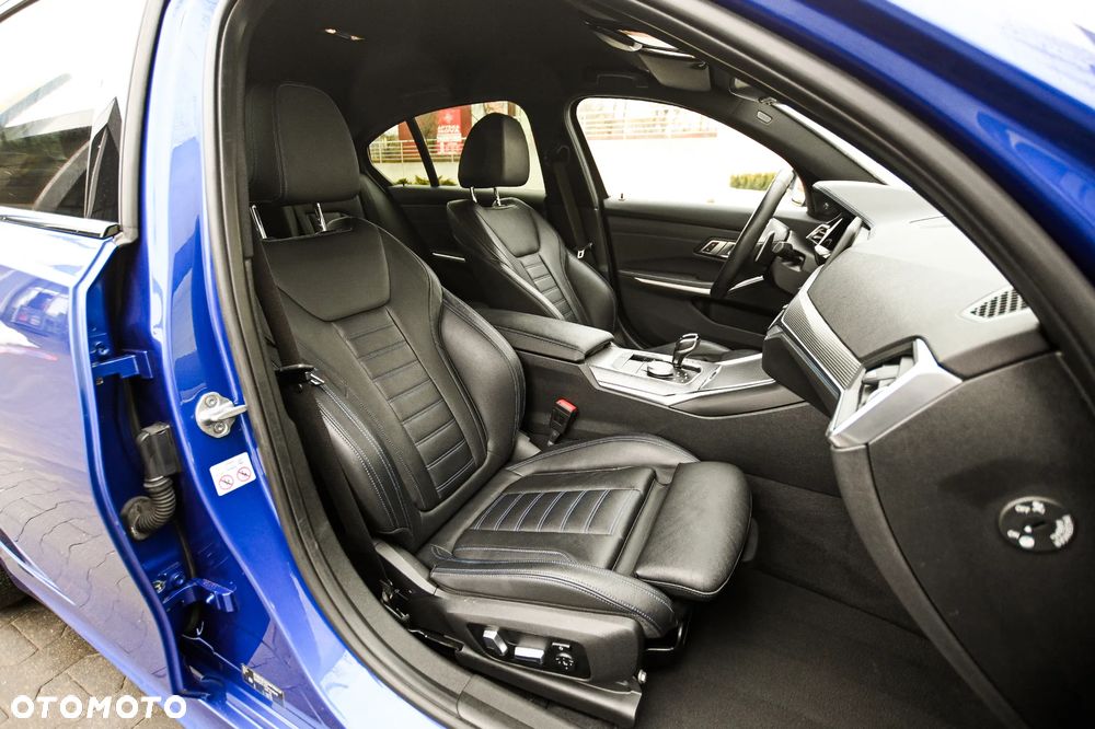 BMW Seria 3 330e M Sport - 27