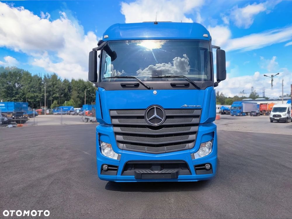 Mercedes-Benz Actros - 3