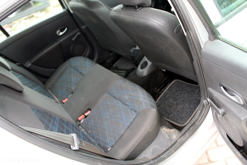 Renault Clio - 12