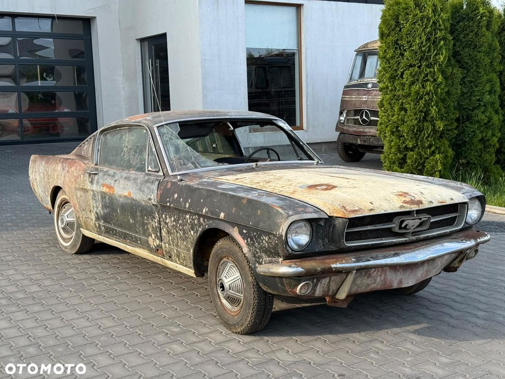 Ford Mustang - 1