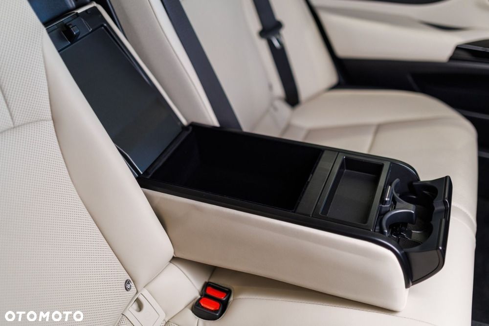 Lexus ES 300h F Sport Design - 24