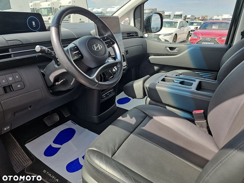 Hyundai Staria - 10