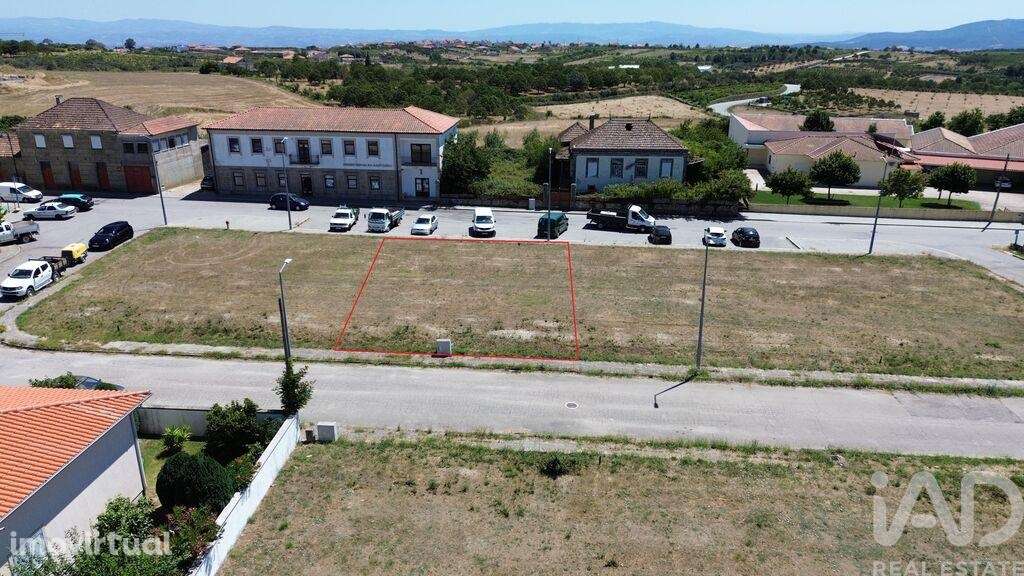 Terreno em Carrazedo de Montenegro e Curros de 301,00 m2 - Grande imagem: 2/7