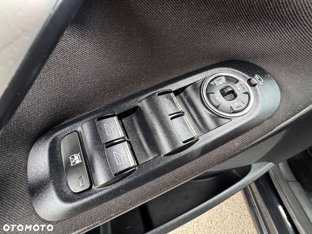 Ford S-Max - 32