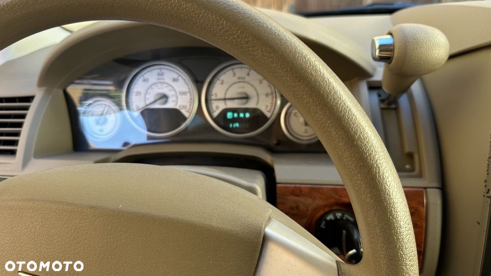 Chrysler Town & Country - 12