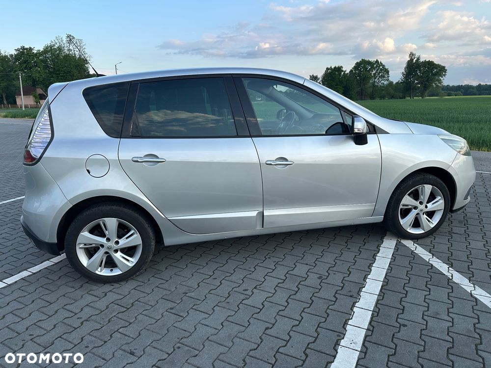 Renault Scenic 1.6 16V 110 Dynamique - 12
