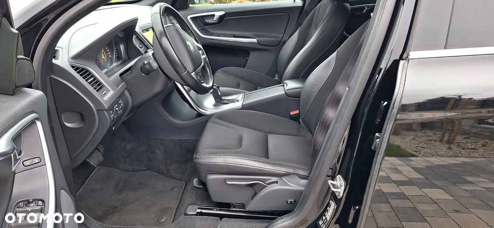 Volvo XC 60 D4 AWD Geartronic Momentum - 12