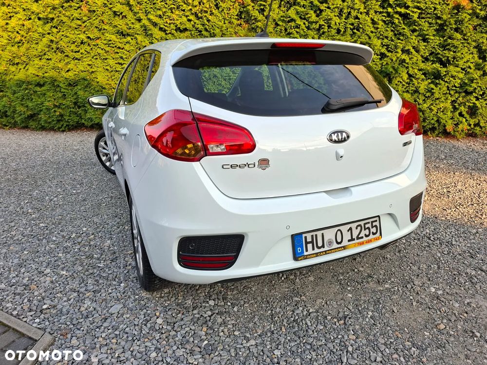 Kia Ceed 1.4 CVVT Dream Team Edition - 36