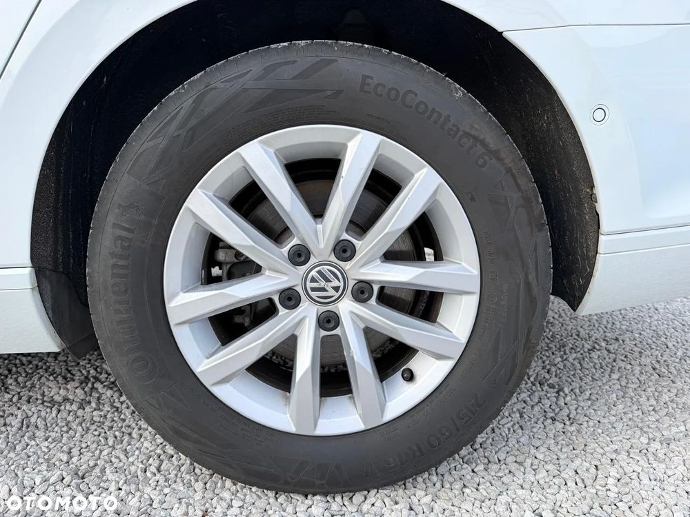 Volkswagen Passat Variant 1.6 TDI SCR DSG - 11