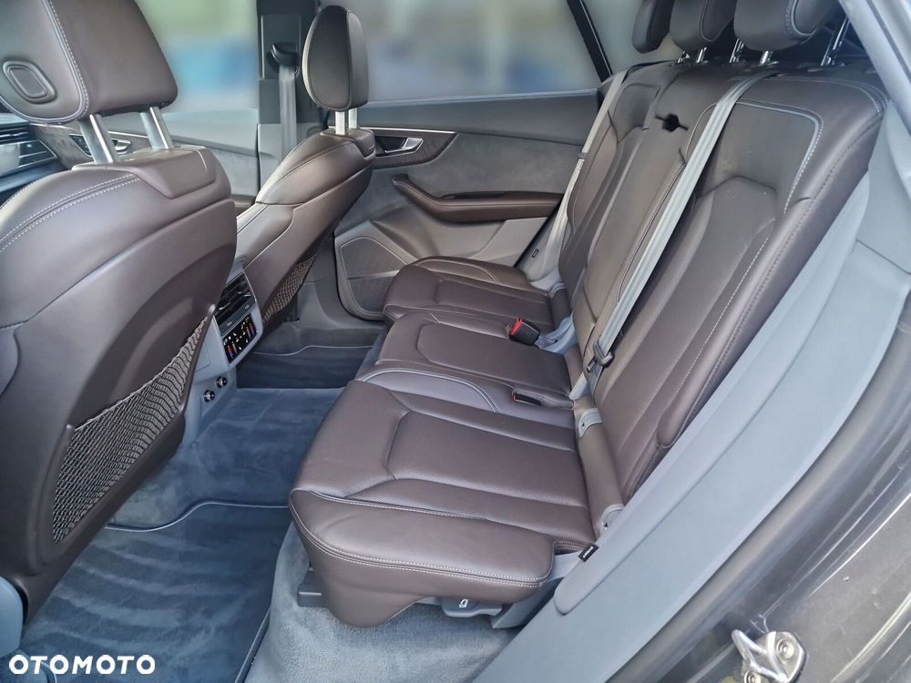 Audi Q8 - 12