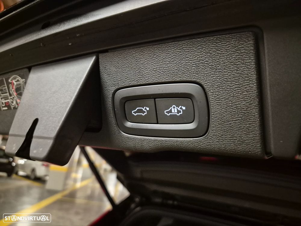 Volvo XC 60 2.0 D4 R-Design Geartronic - 35