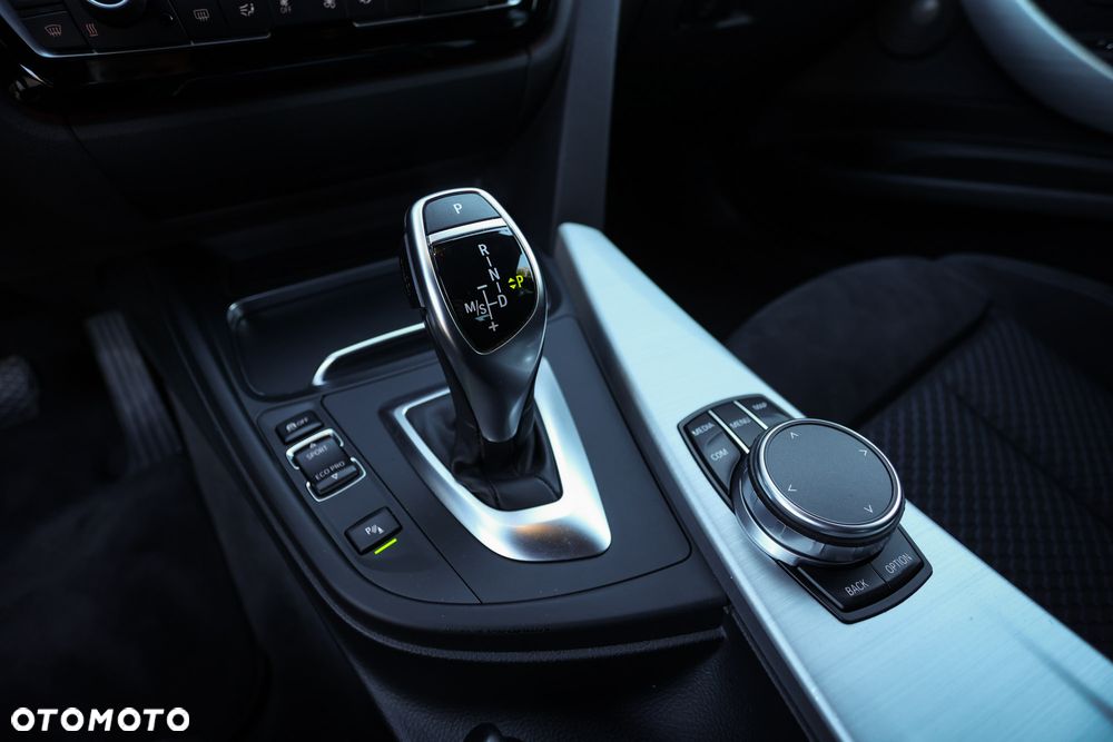 BMW Seria 3 330i M Sport Shadow sport - 36