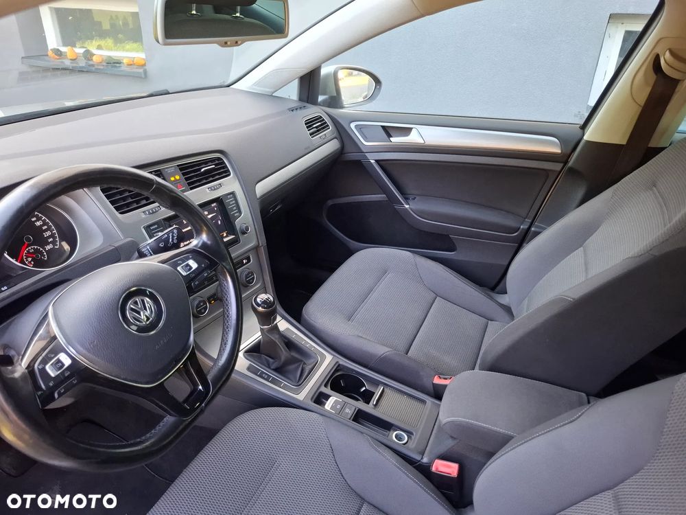Volkswagen Golf - 8
