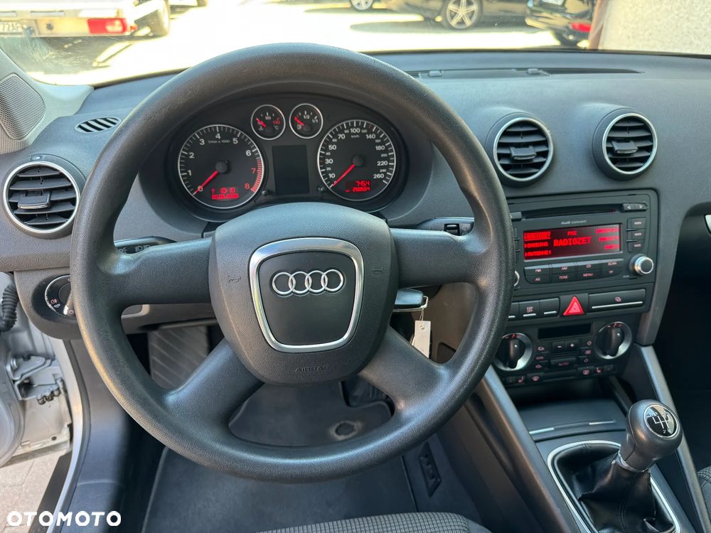 Audi A3 3-drzwiowe 1.6 Attraction - 10