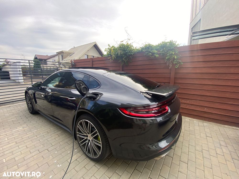 Porsche Panamera 4 E-Hybrid - 1