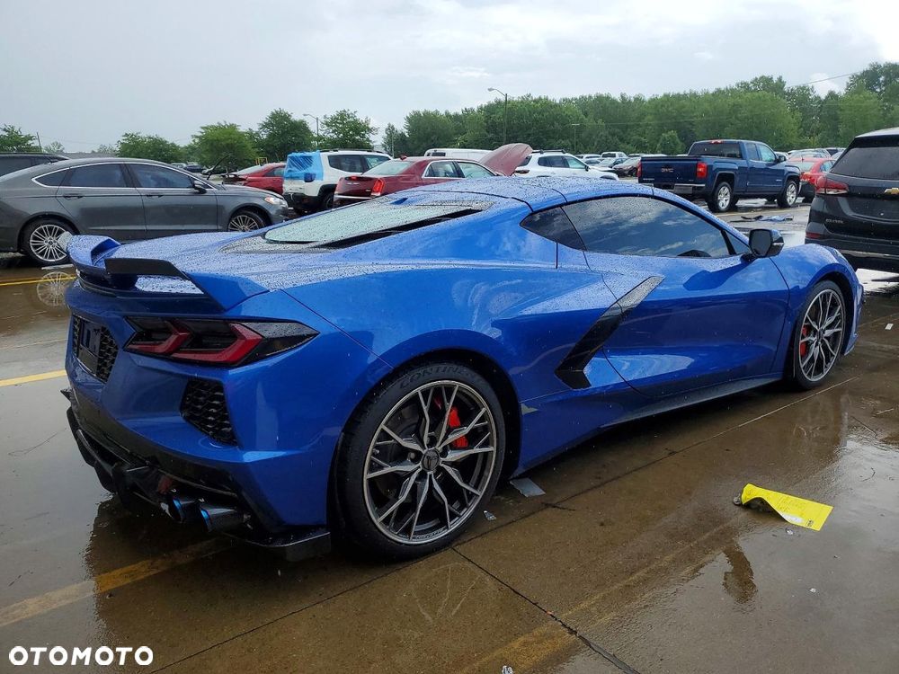 Chevrolet Corvette - 4