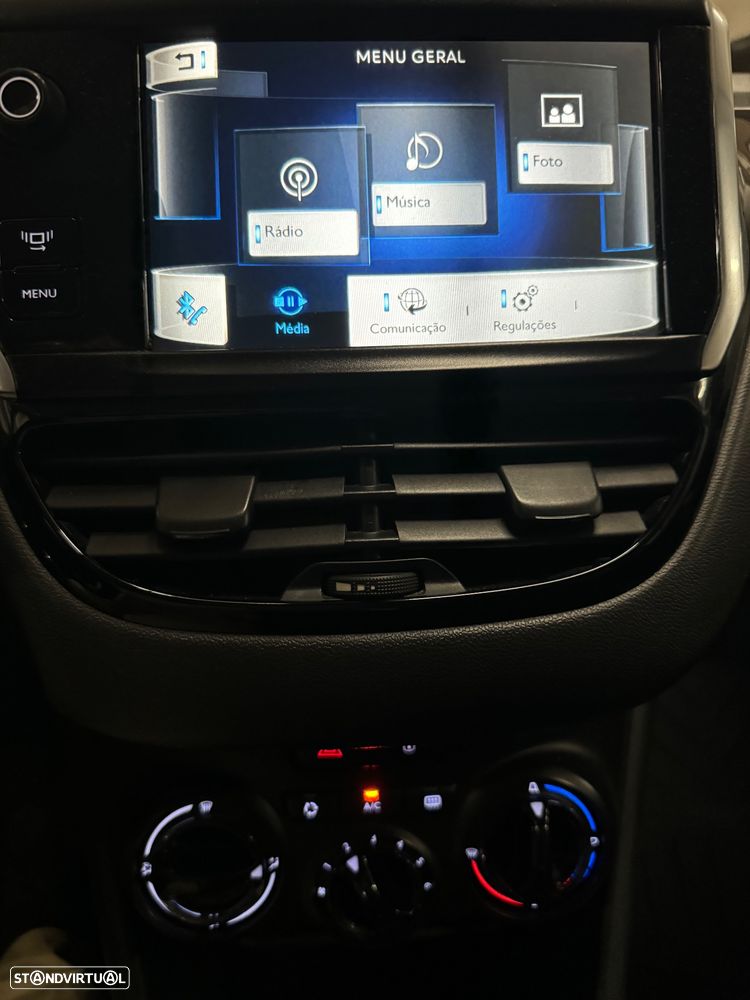 Peugeot 208 1.2 VTi SE Style - 14