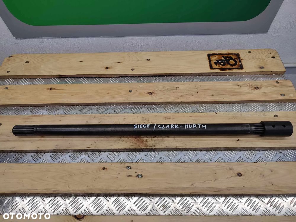 Wał napędowy pompy hydraulicznej Fermec 860 - 2