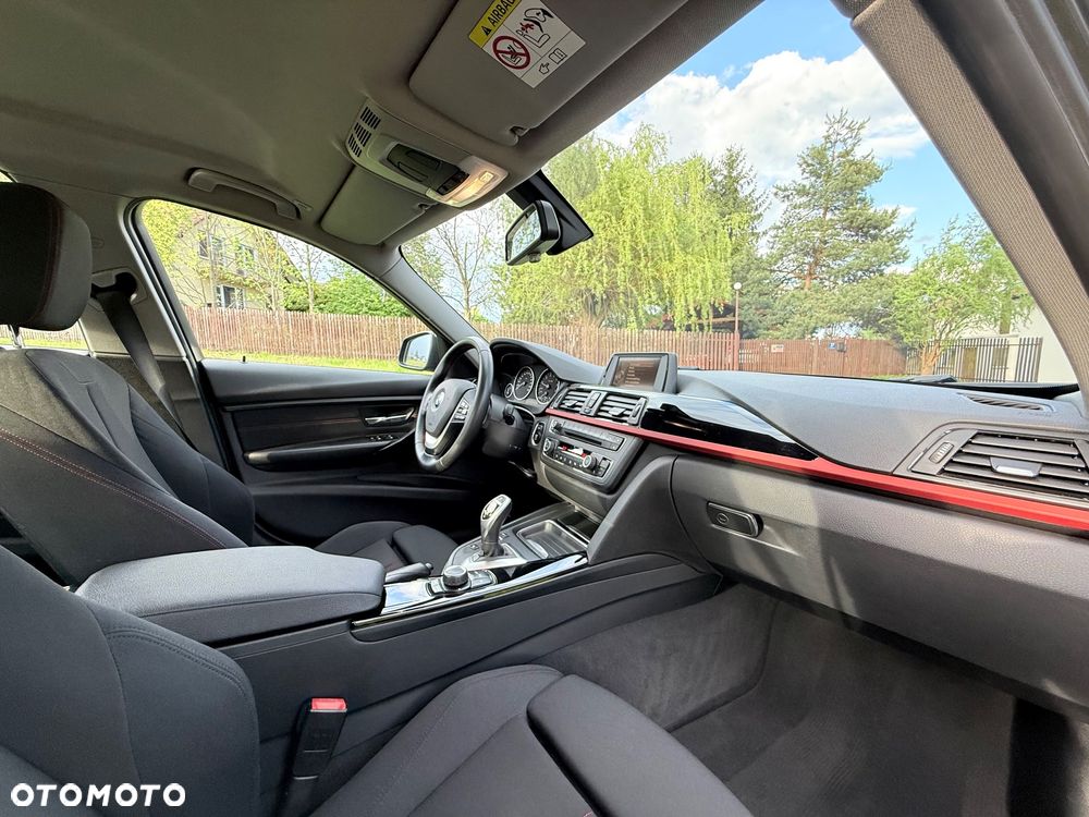 BMW Seria 3 328i xDrive Sport Line - 25