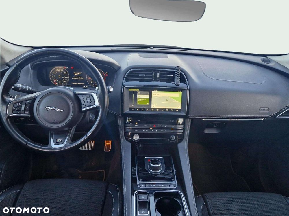 Jaguar F-Pace - 10