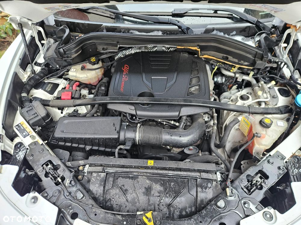 Alfa Romeo Stelvio 2.0 Turbo 16V AT8-Q4 Ti - 16