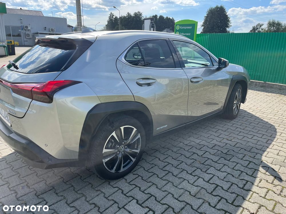 Lexus UX - 3