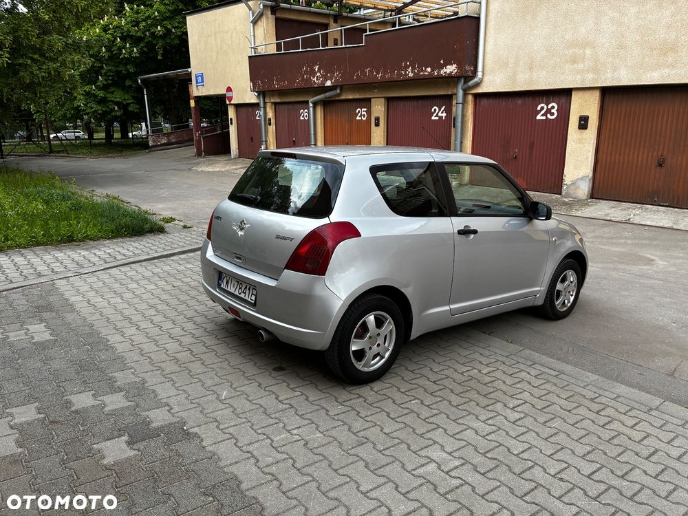 Suzuki Swift 1.3 Sakura - 4