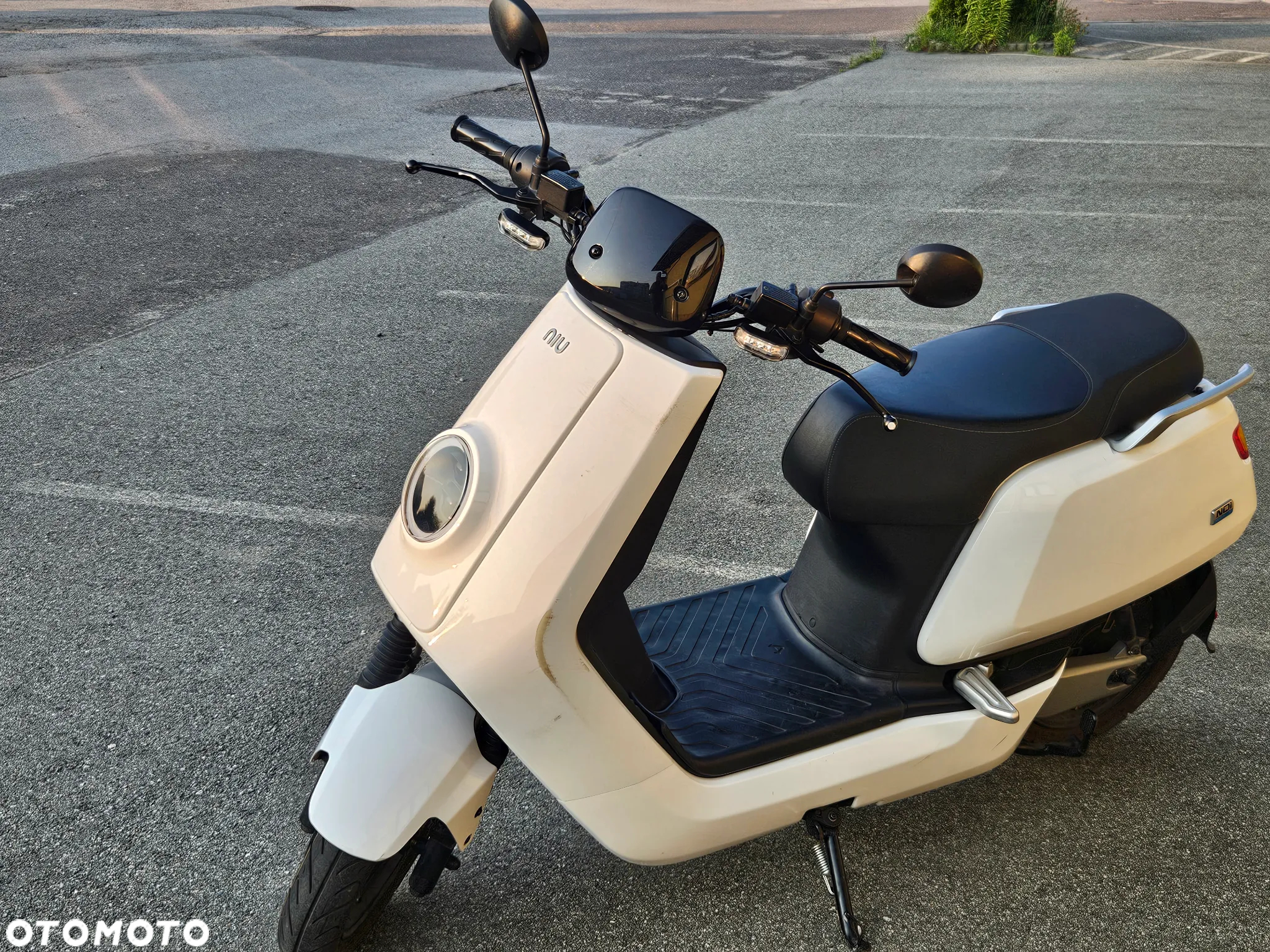 Niu NQI - 12