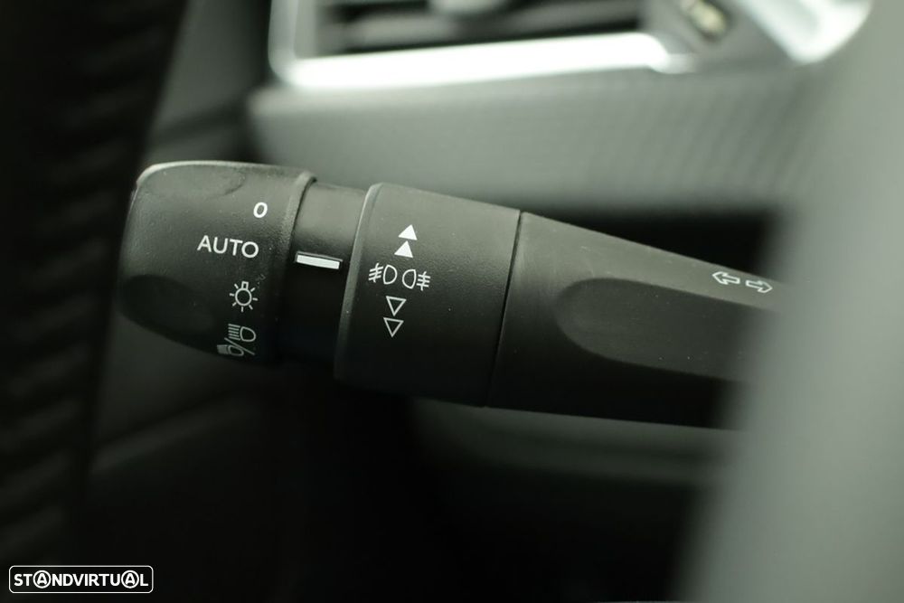 Peugeot 2008 1.2 PureTech Signature - 17
