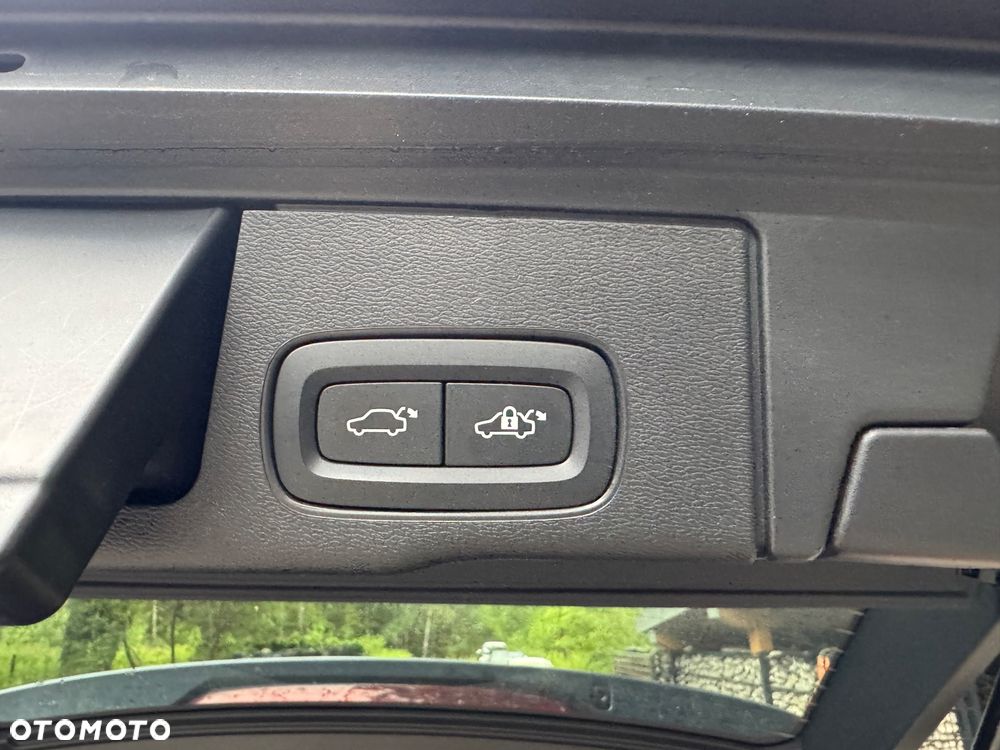 Volvo XC 60 B4 B R-Design - 28