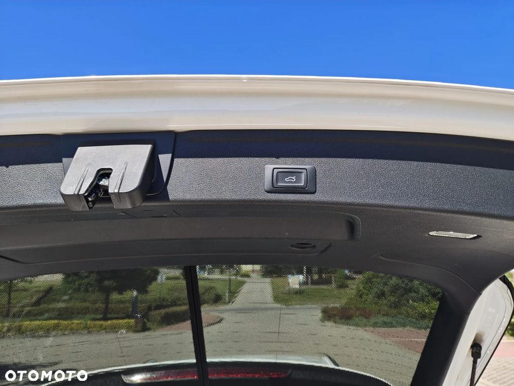 Audi A4 Avant 2.0 TDI S tronic - 13