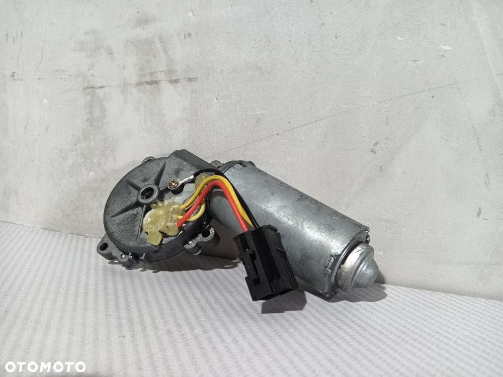 SILNIK WYCIERACZKI TYŁ TYLNY VOLVO 850 KOMBI SILNIK WYCIERACZKI TYŁ TYLNY VOLVO 850 KOMBI - 2