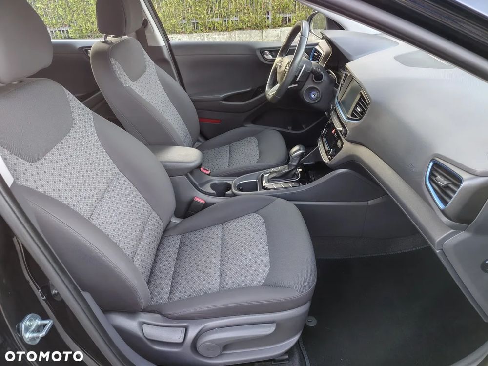Hyundai IONIQ - 17