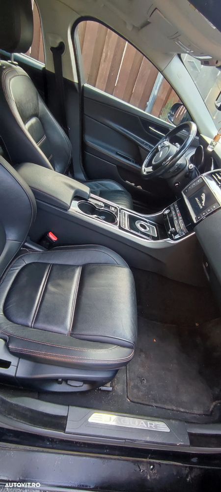 Jaguar XE - 8