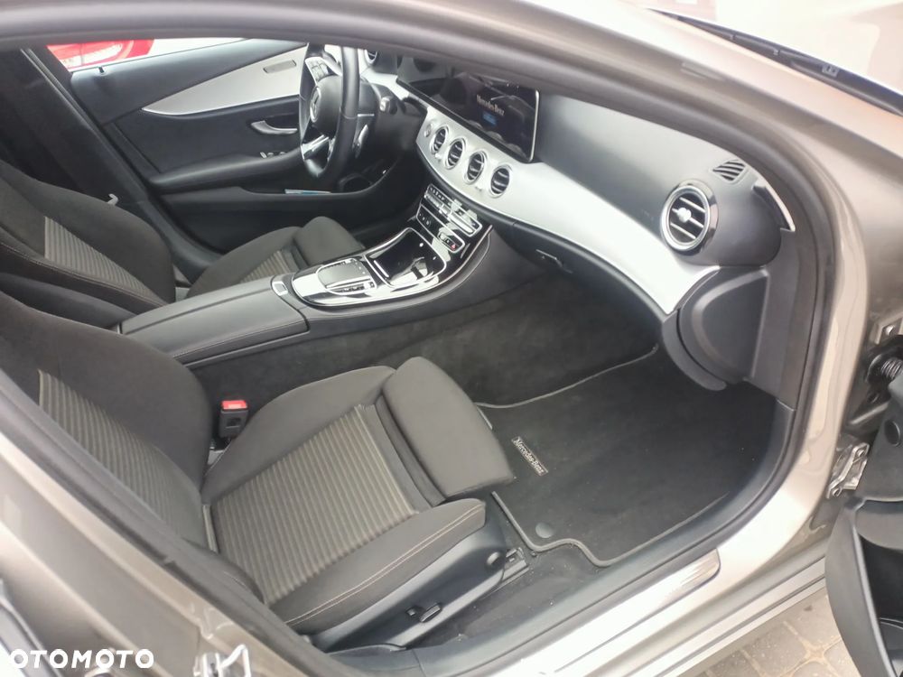 Mercedes-Benz Klasa E - 9