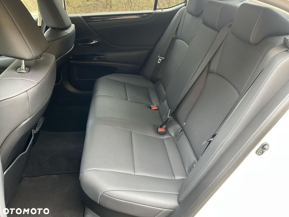 Lexus ES 300h Business Edition - 15