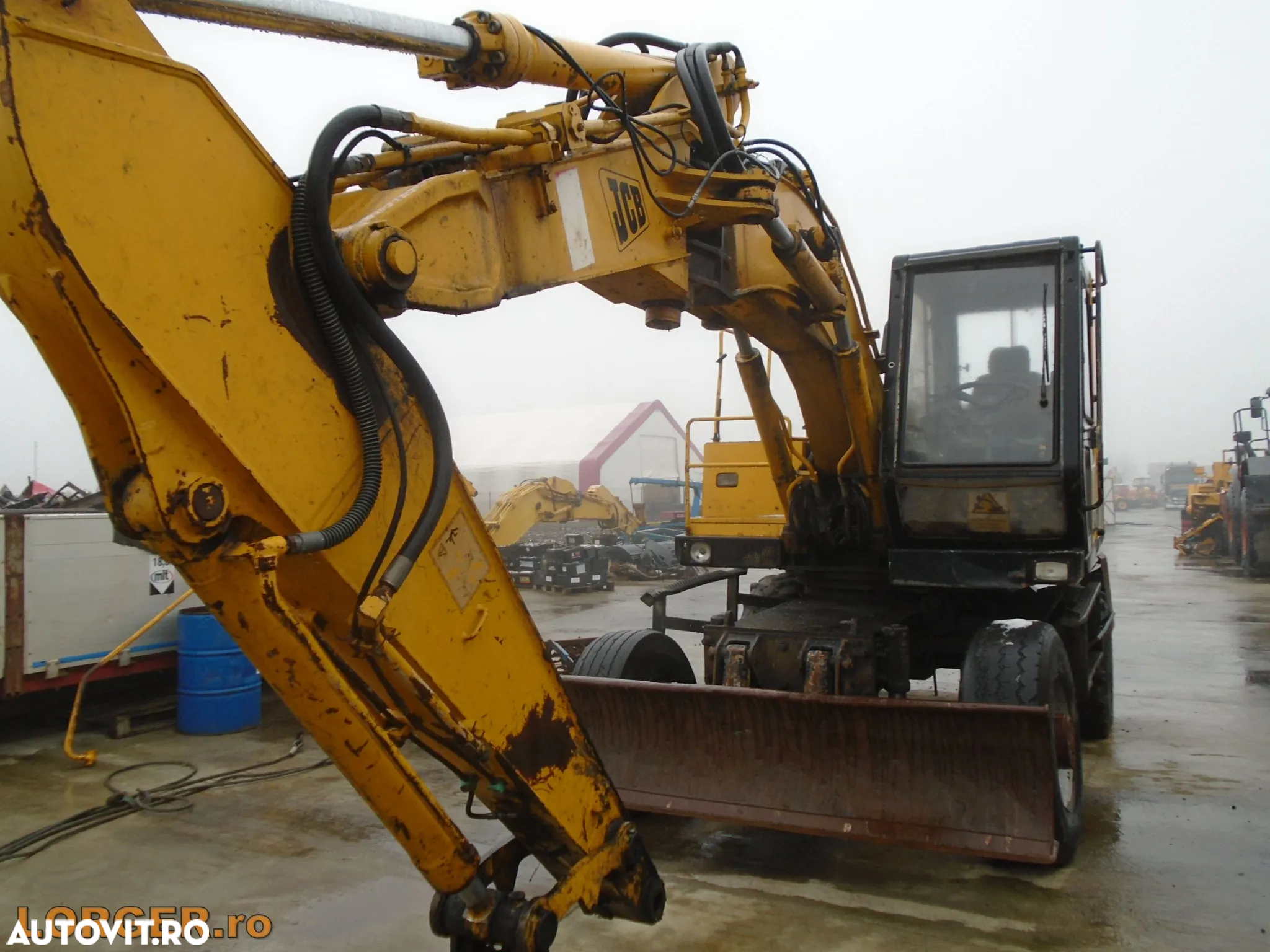 JCB JS130W - 4