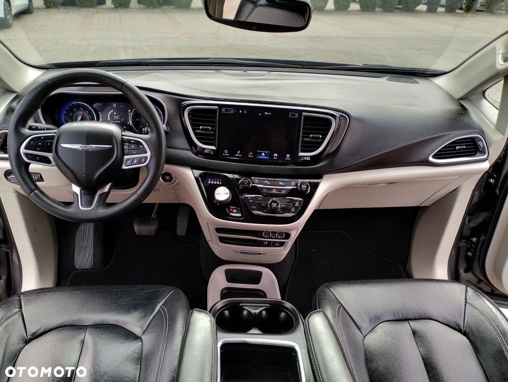Chrysler Pacifica - 8