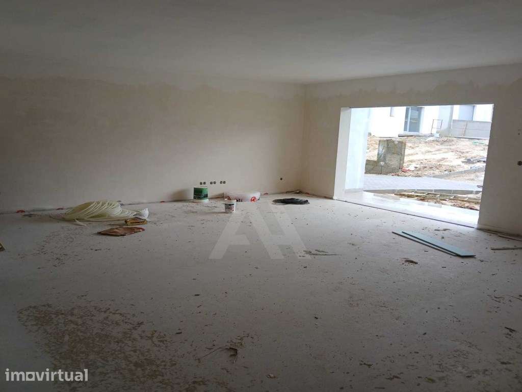 Moradia T4 Isolada em Condomínio Fechado em Leiria - Grande imagem: 2/24