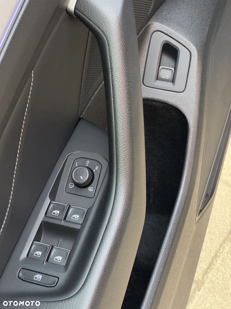 Volkswagen Passat 1.6 TDI SCR DSG Conceptline - 12