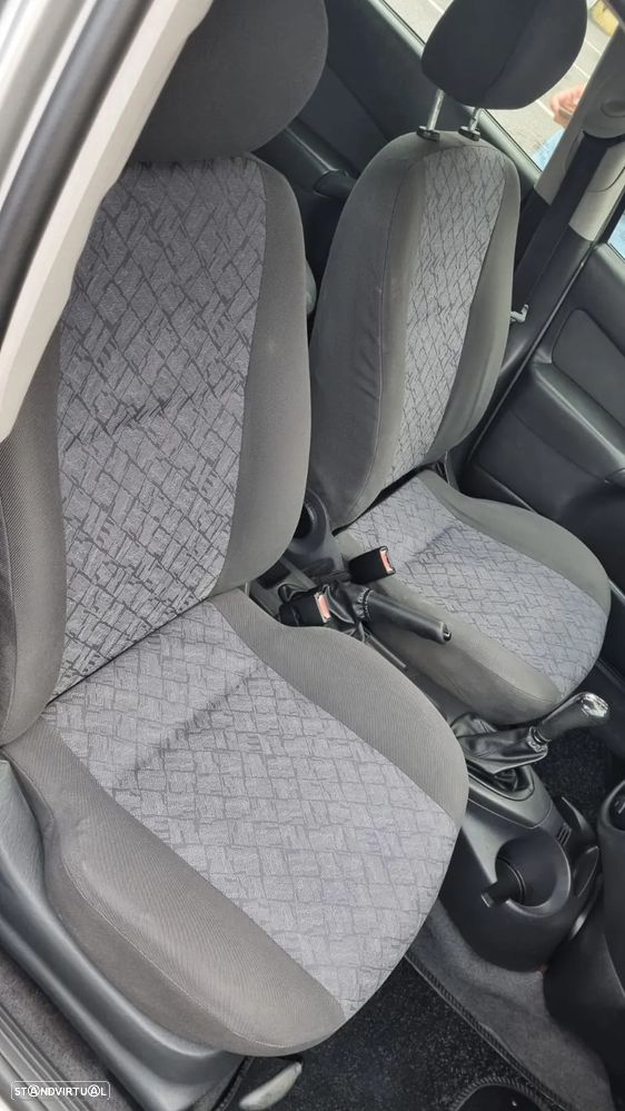 Ford Focus 1.4 Trend - 16