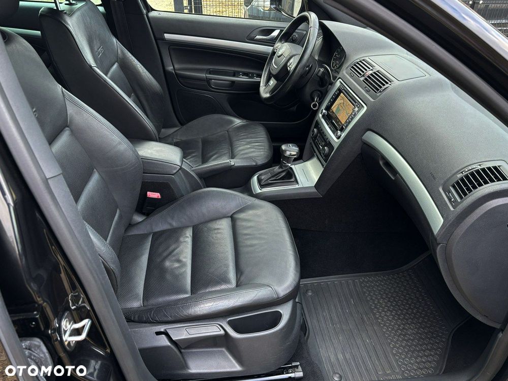 Skoda Octavia 2.0 TDI RS DSG - 32