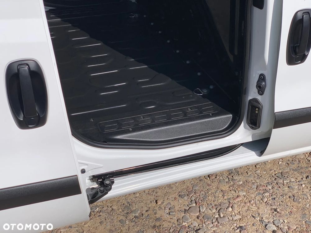 Fiat PROFESSIONAL DOBLO L2 Long VAN MAXI WZMOCNIONY Ładowność 961kg, Homologacja cięż. VAT-1, HAK 1300kg wpinany, BAGAŻNIK, Alarm, Czujniki parkowania, Halogeny, Podgrzewane fotele, Koła 16' MOCNY NAPĘD 1.6 MultiJet, 105KM Emisja spalin Euro-6, Skrzynia biegów 6cio stopniowa! Oryginalna zabudowa paki, - 28