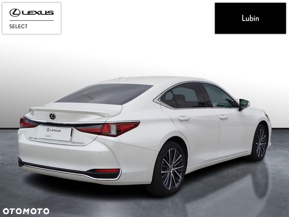Lexus ES - 5